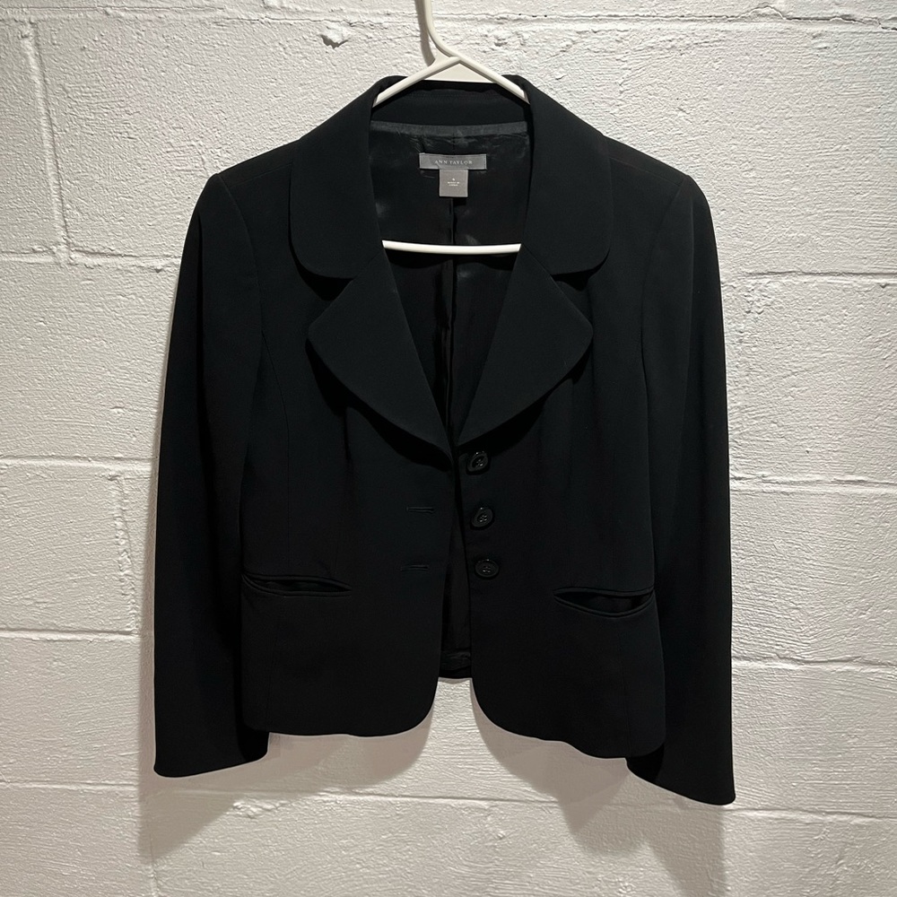Pristine condition, Ann Taylor black blazer with light shoulder pads, size 4.